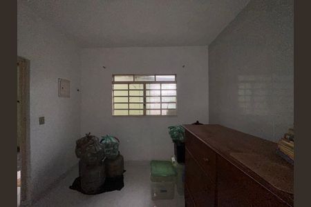 Casa à venda com 180m², 4 quartos e 2 vagas Casa à venda com 180m², 4 quartos e 2 vagasSala - Casa 2
