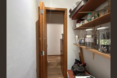 Casa à venda com 180m², 4 quartos e 2 vagas Casa à venda com 180m², 4 quartos e 2 vagasDespensa casa 1