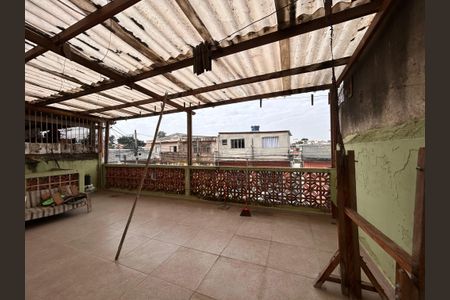 Casa à venda com 180m², 4 quartos e 2 vagas Casa à venda com 180m², 4 quartos e 2 vagasQuintal