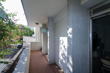 Apartamento à venda com 187m², 4 quartos e 1 vaga Apartamento à venda com 187m², 4 quartos e 1 vagaVaranda