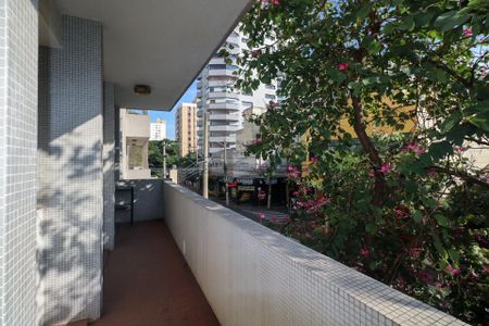 Apartamento à venda com 187m², 4 quartos e 1 vaga Apartamento à venda com 187m², 4 quartos e 1 vagaVaranda