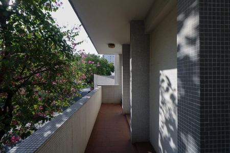 Apartamento à venda com 187m², 4 quartos e 1 vaga Apartamento à venda com 187m², 4 quartos e 1 vagaVaranda