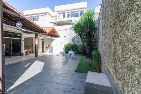 Casa à venda com 222m², 3 quartos e 4 vagasQuintal
