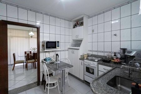 Casa à venda com 222m², 3 quartos e 4 vagasCozinha