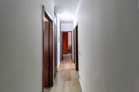Casa à venda com 222m², 3 quartos e 4 vagasCorredor