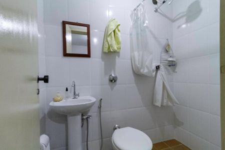 Casa à venda com 222m², 3 quartos e 4 vagasBanheiro de serviço