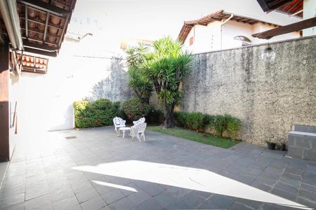 Casa à venda com 222m², 3 quartos e 4 vagasQuintal