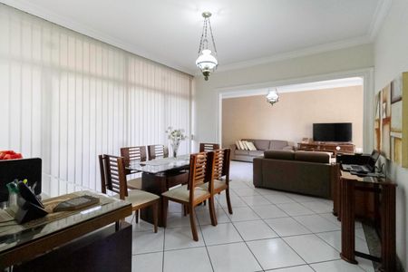 Casa à venda com 222m², 3 quartos e 4 vagasSala