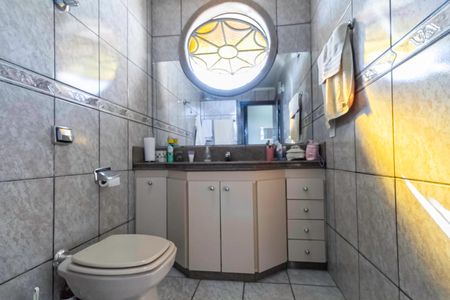 Casa à venda com 222m², 3 quartos e 4 vagasBanheiro social