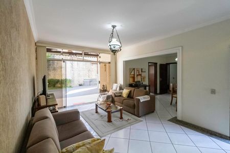 Casa à venda com 222m², 3 quartos e 4 vagasSala