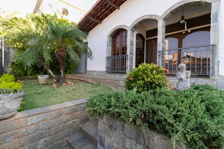 Casa à venda com 222m², 3 quartos e 4 vagasEntrada