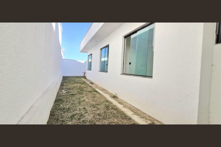 Casa à venda com 180m², 3 quartos e 2 vagasQuintal