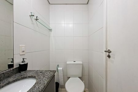Apartamento para alugar com 68m², 2 quartos e 2 vagas Apartamento para alugar com 68m², 2 quartos e 2 vagasBanheiro