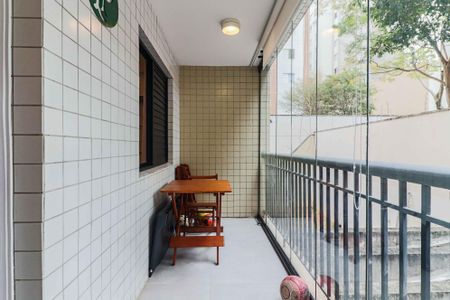 Apartamento à venda com 120m², 3 quartos e 2 vagas Apartamento à venda com 120m², 3 quartos e 2 vagasVaranda