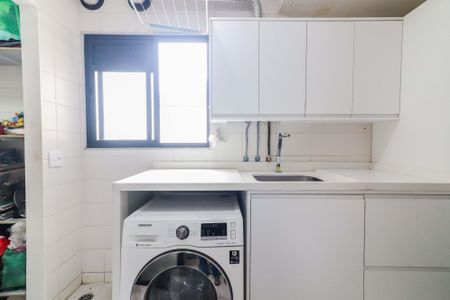 Apartamento à venda com 120m², 3 quartos e 2 vagas Apartamento à venda com 120m², 3 quartos e 2 vagasCozinha e Área de Serviço