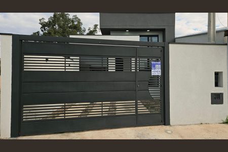 Casa à venda com 85m², 3 quartos e 2 vagas Casa à venda com 85m², 3 quartos e 2 vagasFachada