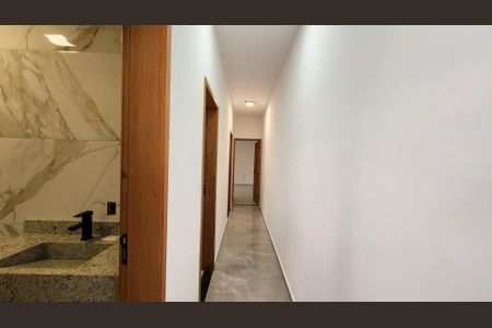 Casa à venda com 85m², 3 quartos e 2 vagas Casa à venda com 85m², 3 quartos e 2 vagasCorredor