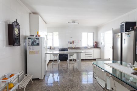 Casa de condomínio à venda com 350m², 4 quartos e 15 vagasCozinha