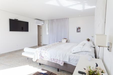 Casa de condomínio à venda com 350m², 4 quartos e 15 vagasSuíte 2