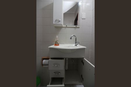 Casa à venda com 83m², 2 quartos e 2 vagasLavabo