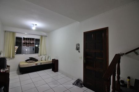 Casa à venda com 83m², 2 quartos e 2 vagasSala