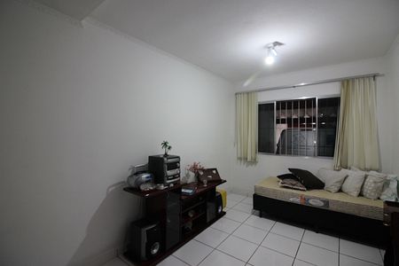 Casa à venda com 83m², 2 quartos e 2 vagasSala