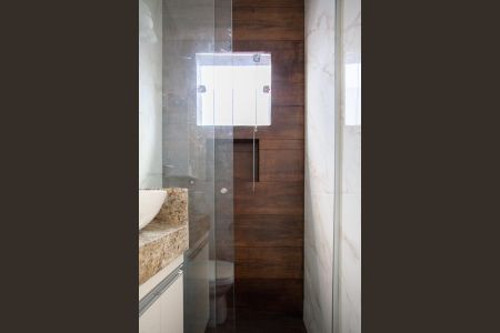 Casa à venda com 359m², 3 quartos e 4 vagasBanheiro da Suíte 2