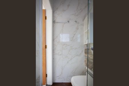 Casa à venda com 359m², 3 quartos e 4 vagasBanheiro da Suíte 2