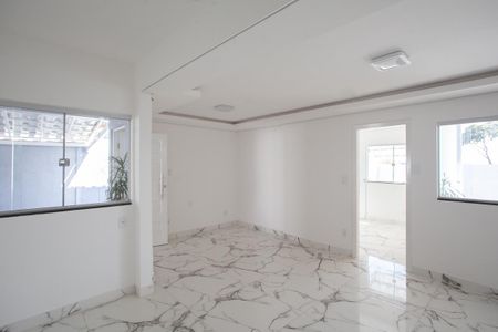 Casa à venda com 359m², 3 quartos e 4 vagasSala