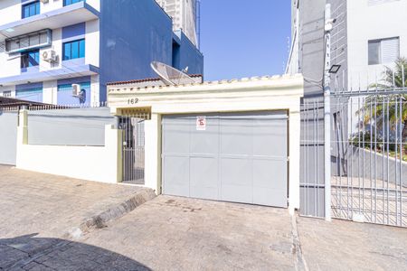 Casa à venda com 500m², 3 quartos e 2 vagas Casa à venda com 500m², 3 quartos e 2 vagasFachada
