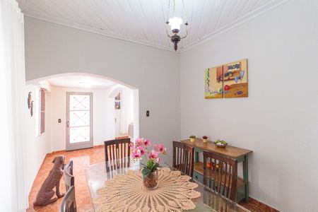 Casa à venda com 500m², 3 quartos e 2 vagas Casa à venda com 500m², 3 quartos e 2 vagasSala