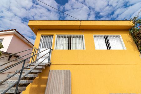 Casa à venda com 134m², 3 quartos e 7 vagas Casa à venda com 134m², 3 quartos e 7 vagasFachada