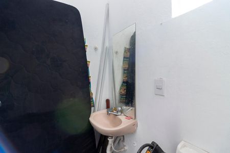 Casa à venda com 134m², 3 quartos e 7 vagas Casa à venda com 134m², 3 quartos e 7 vagasEdícula - Banheiro