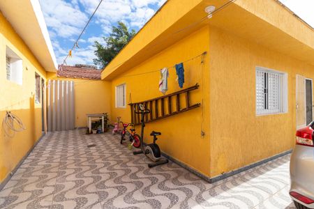 Casa à venda com 134m², 3 quartos e 7 vagas Casa à venda com 134m², 3 quartos e 7 vagasQuintal