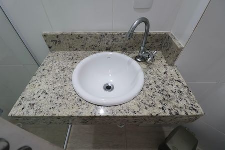 Banheiro Social de apartamento para alugar com 1 quarto, 20m² em Jardim Virginia, Guarujá