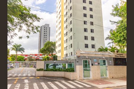 Apartamento para alugar com 50m², 2 quartos e 1 vaga Apartamento para alugar com 50m², 2 quartos e 1 vagaFachada