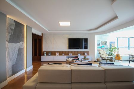 Apartamento à venda com 242m², 4 quartos e 4 vagasSala