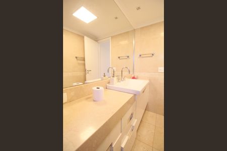 Apartamento à venda com 242m², 4 quartos e 4 vagasBanheiro do Quarto 1