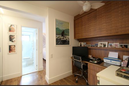 Apartamento à venda com 242m², 4 quartos e 4 vagasQuarto 2