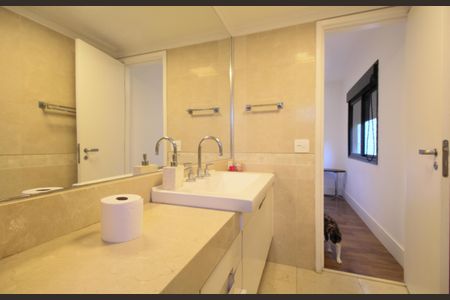 Apartamento à venda com 242m², 4 quartos e 4 vagasBanheiro do Quarto 1