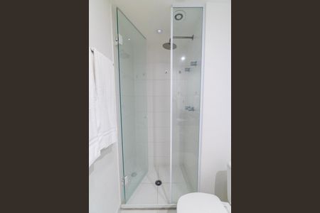 Studio para alugar com 33m², 1 quarto e 1 vaga Studio para alugar com 33m², 1 quarto e 1 vagaBanheiro Detalhe