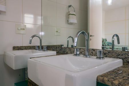 Apartamento à venda com 151m², 4 quartos e 3 vagasBanheiro da Suíte 2