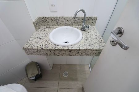 Banheiro Social de apartamento para alugar com 1 quarto, 25m² em Jardim Virginia, Guarujá