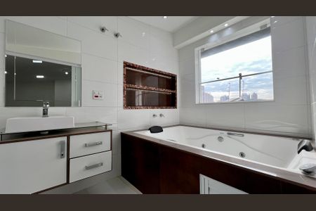 Casa à venda com 425m², 4 quartos e 2 vagasBanheiro da Suíte 2