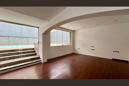 Casa à venda com 425m², 4 quartos e 2 vagasSala de TV