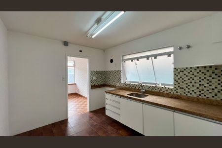 Casa à venda com 425m², 4 quartos e 2 vagasCozinha