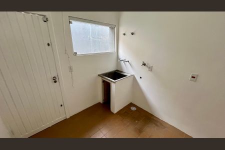 Casa à venda com 425m², 4 quartos e 2 vagasLavanderia