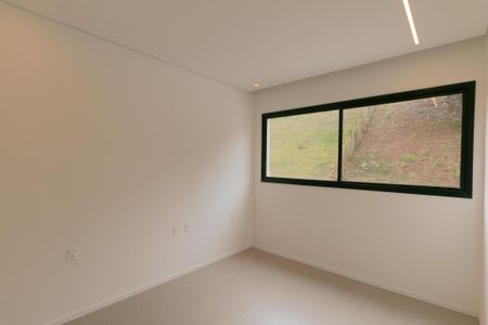 Casa de condomínio à venda com 208m², 3 quartos e 2 vagasCloset da suíte