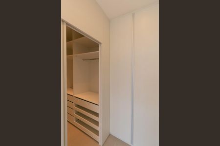 Casa de condomínio à venda com 208m², 3 quartos e 2 vagasCloset da suíte