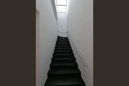 Casa de condomínio à venda com 208m², 3 quartos e 2 vagasEscada